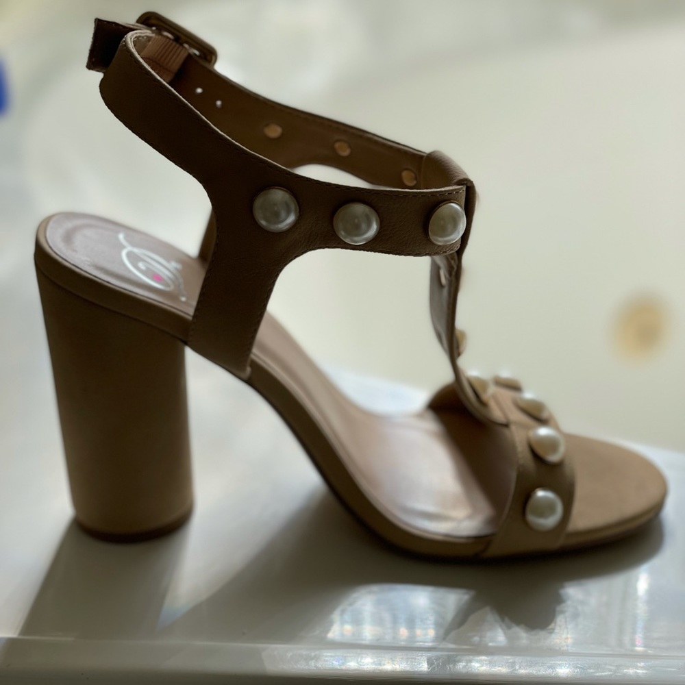 Pearl Studded heels! - Picture 2 of 3